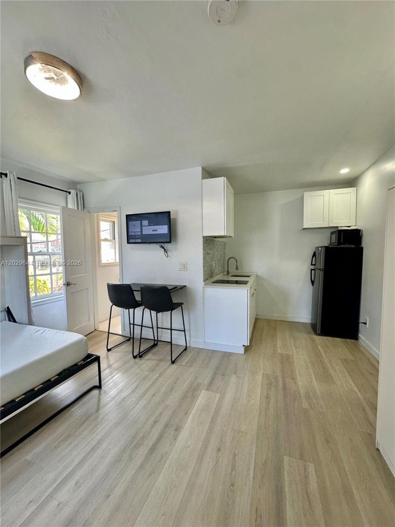 415 75th St, Unit 4A, Miami Beach, FL 33141 Photo
