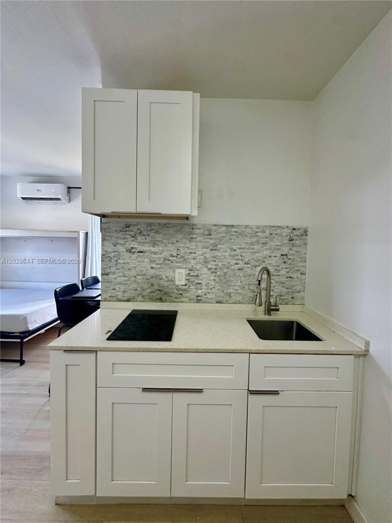 415 75th St, Unit 4A, Miami Beach, FL 33141 Photo