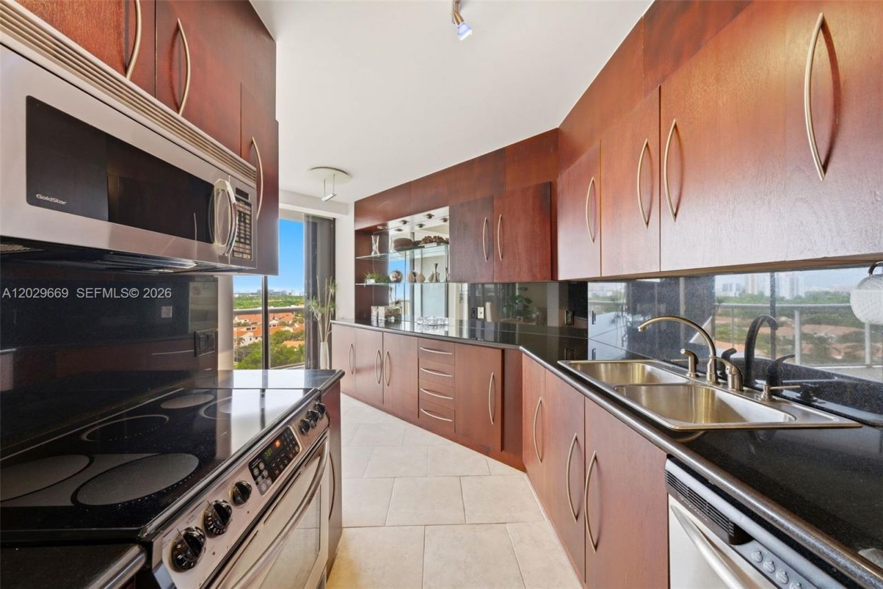 3610 Yacht Club Dr , Unit 1115, Aventura, FL 33180 Photo