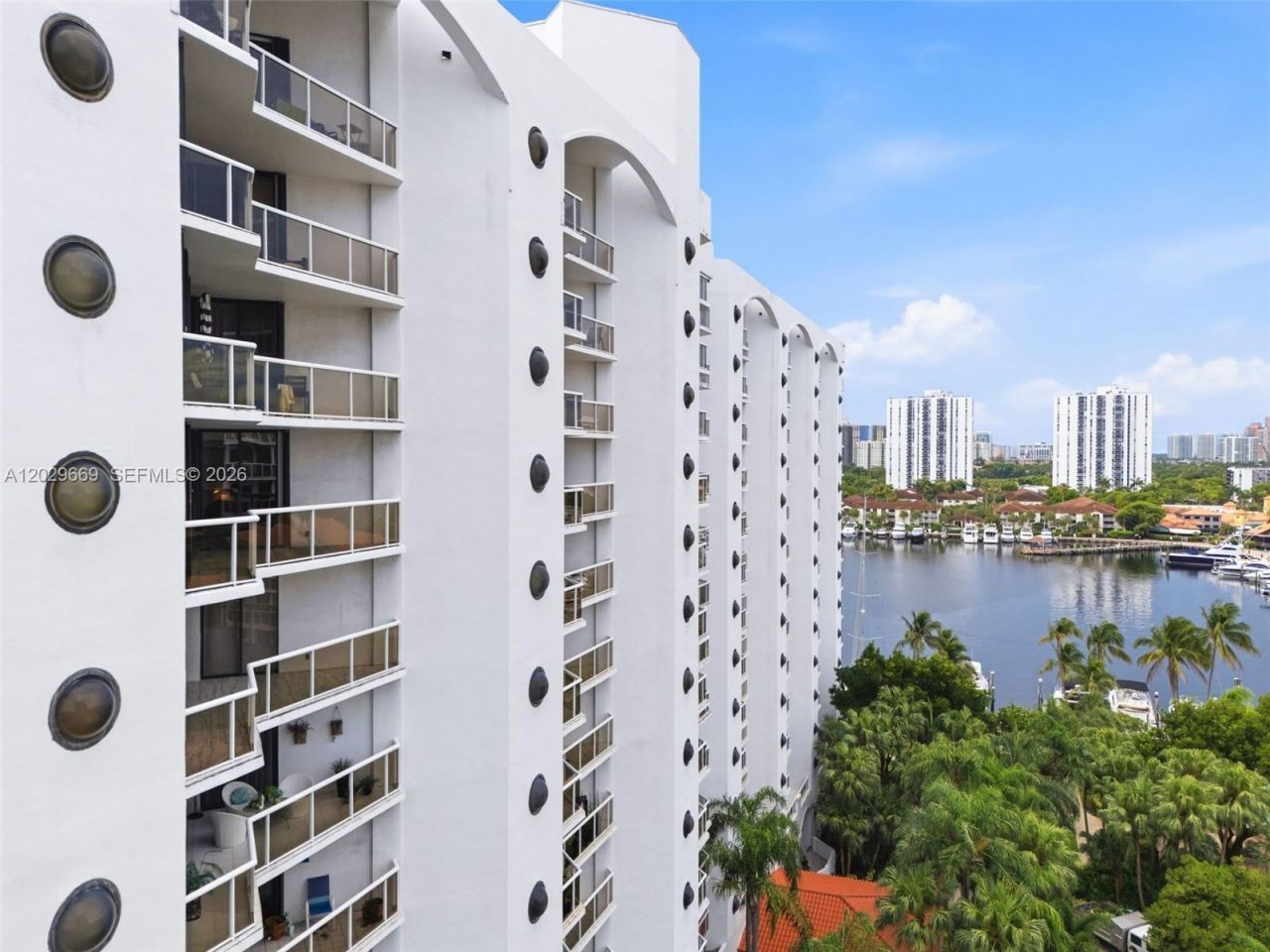 3610 Yacht Club Dr , Unit 1115, Aventura, FL 33180 Photo