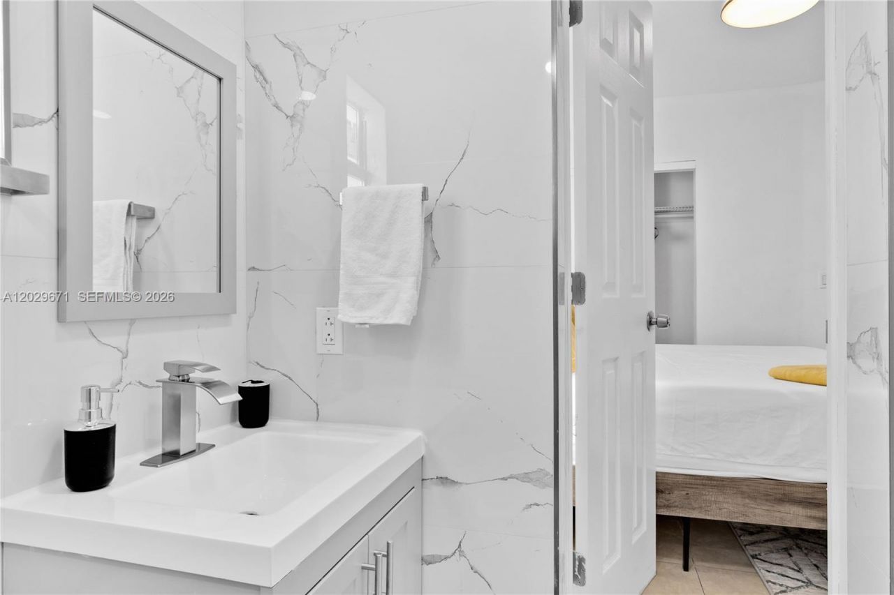 1021 NW 23rd Ave , Unit 1023, Miami, FL 33125 Photo