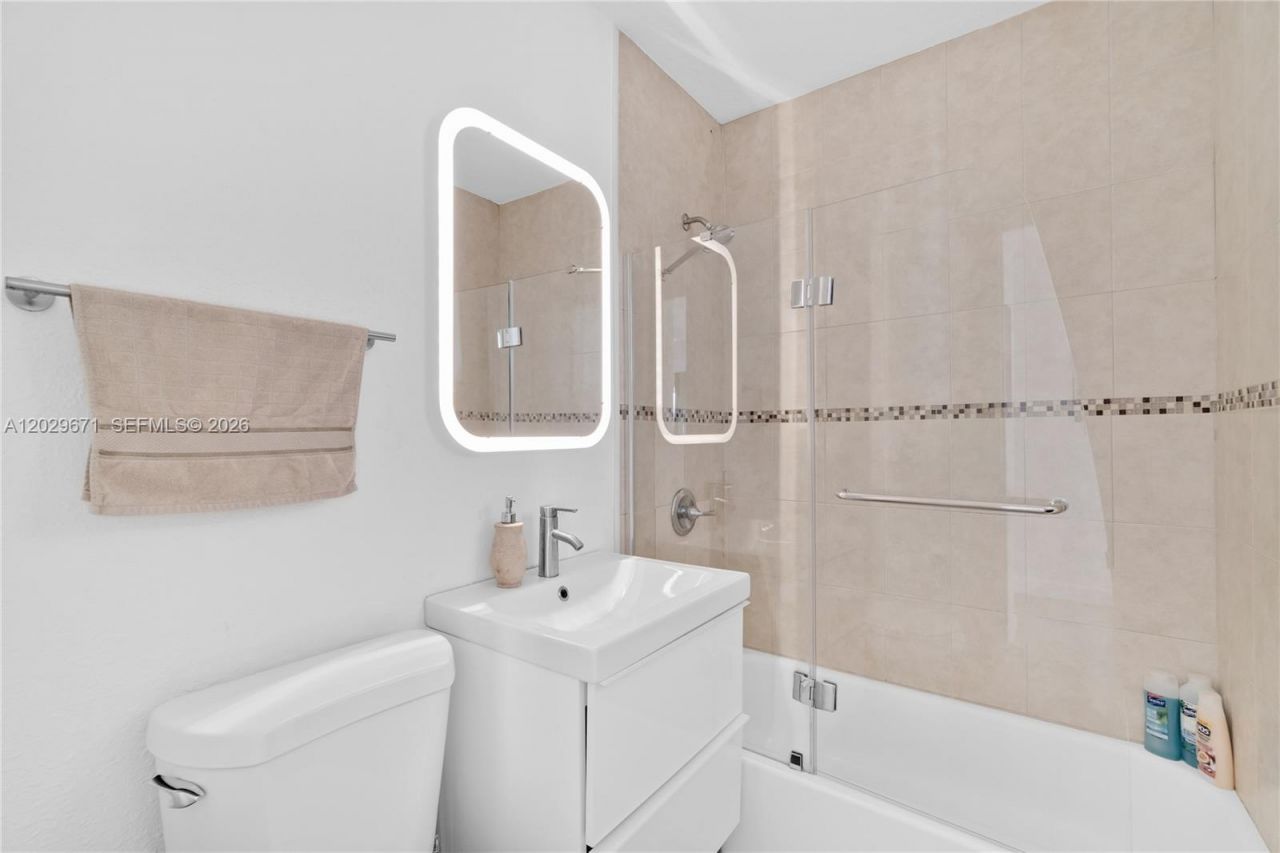 1021 NW 23rd Ave , Unit 1023, Miami, FL 33125 Photo