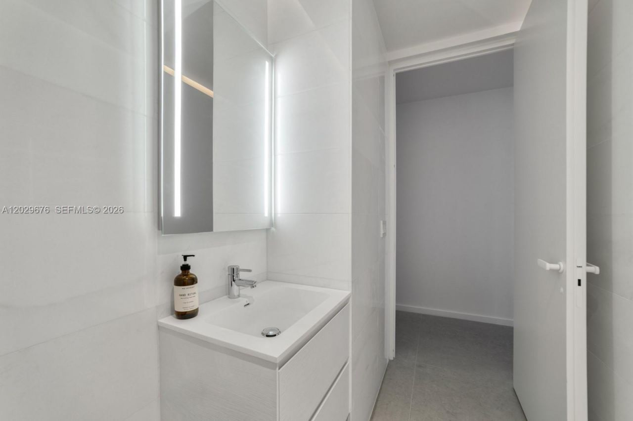 2000 S Ocean Dr , Unit 15B, Hallandale Beach, FL 33009 Photo