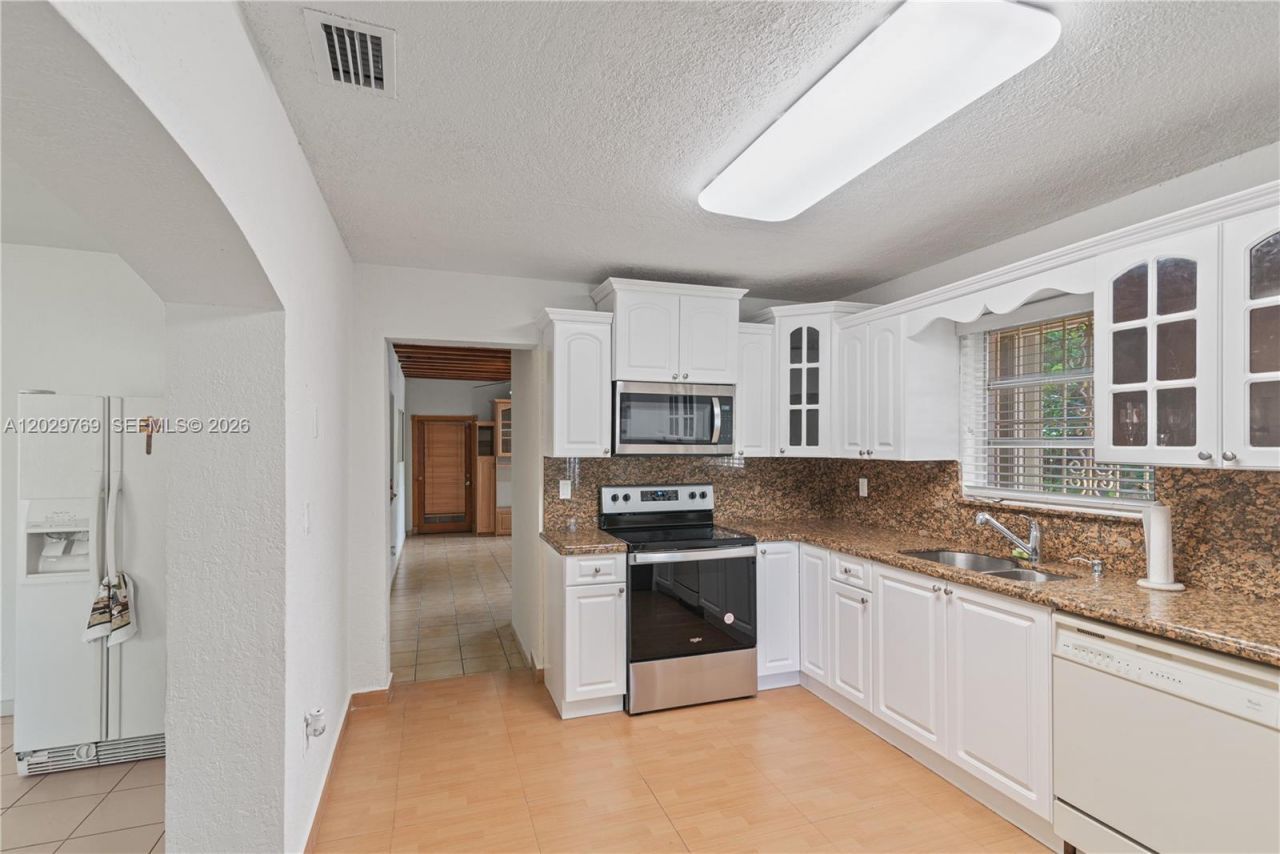 210 E 61st St , Hialeah, FL 33013 Photo