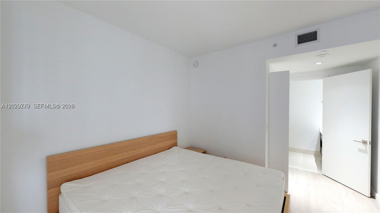 55 SW 9th St, Unit 3409, Miami, FL 33130 Photo