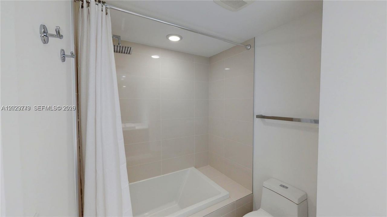 55 SW 9th St, Unit 3409, Miami, FL 33130 Photo