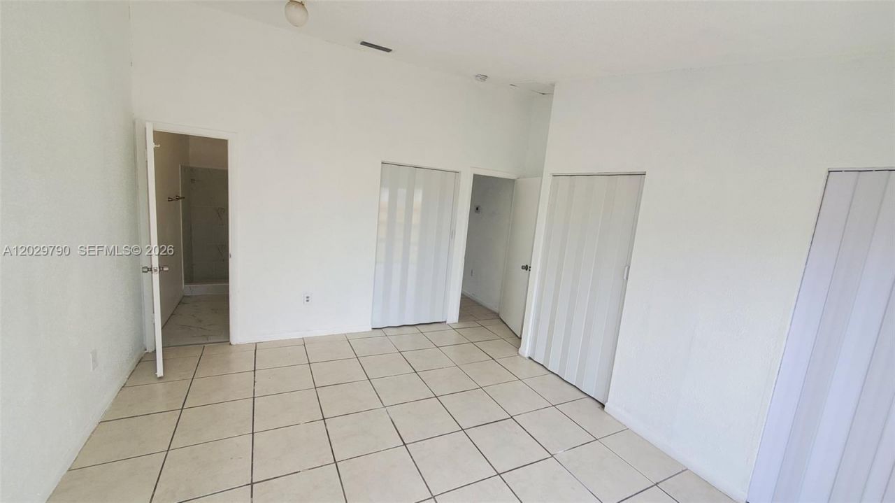18047 NW 41st Pl, Miami, FL 33055 Photo