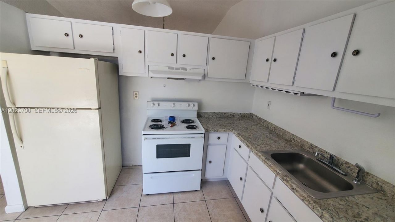 18047 NW 41st Pl, Miami, FL 33055 Photo