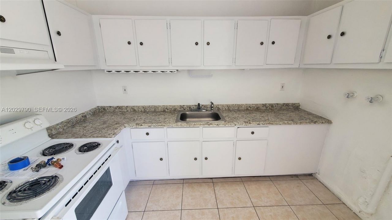 18047 NW 41st Pl, Miami, FL 33055 Photo