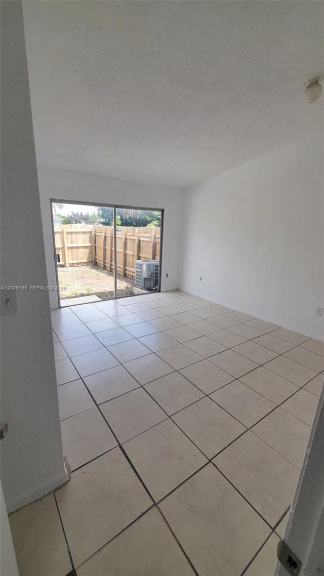 18047 NW 41st Pl, Miami, FL 33055 Photo