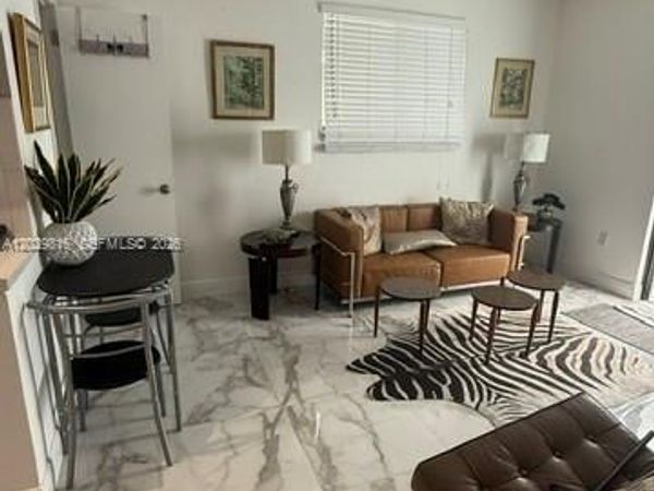 8850 SW 52 ST, Miami, FL 33165