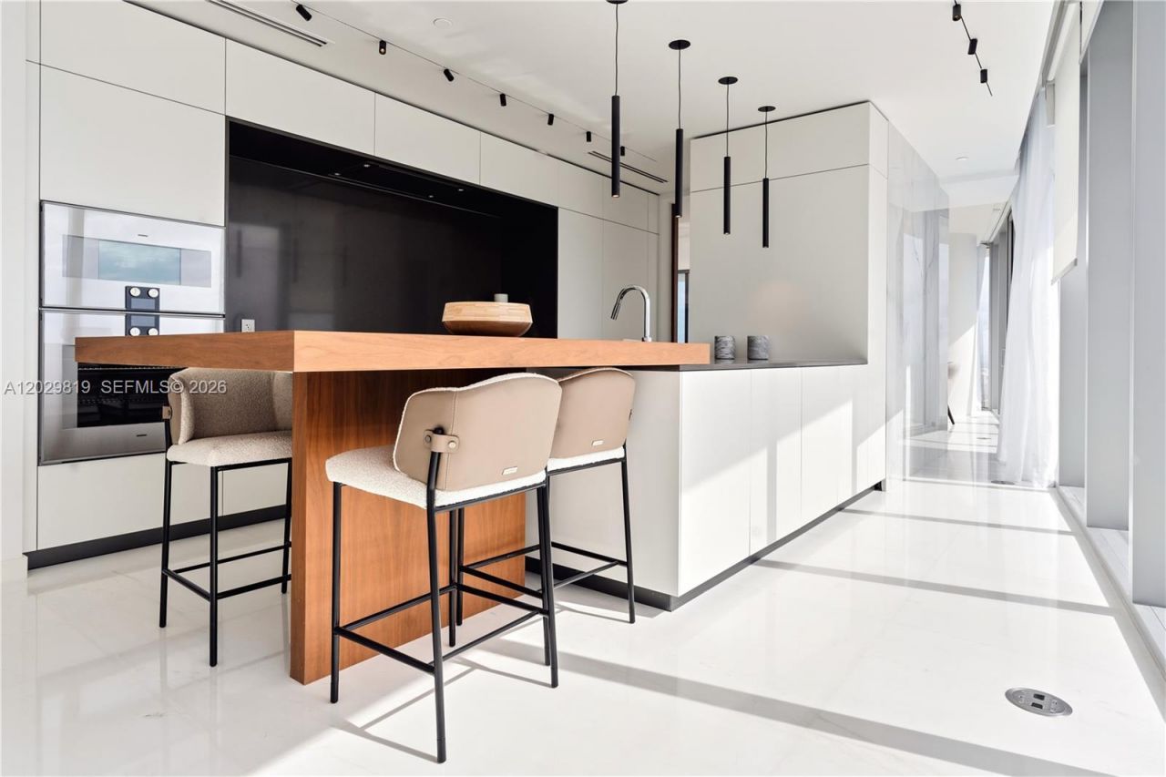 300 E Biscayne Blvd Way , Unit 5101, Miami, FL 33131 Photo