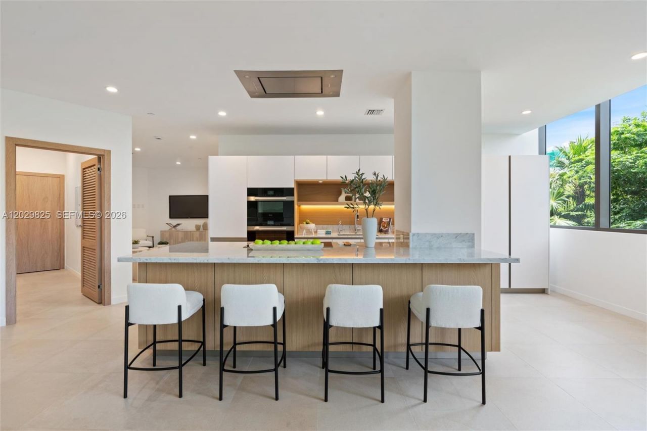 1135 103rd St , Unit 203, Bay Harbor Islands, FL 33154 Photo
