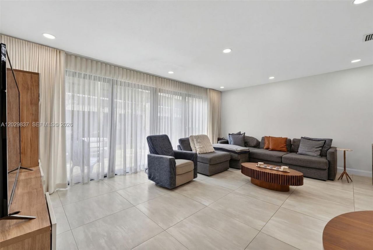 21388 Marina Cove Cir, Unit 16-G, Aventura, FL 33180 Photo