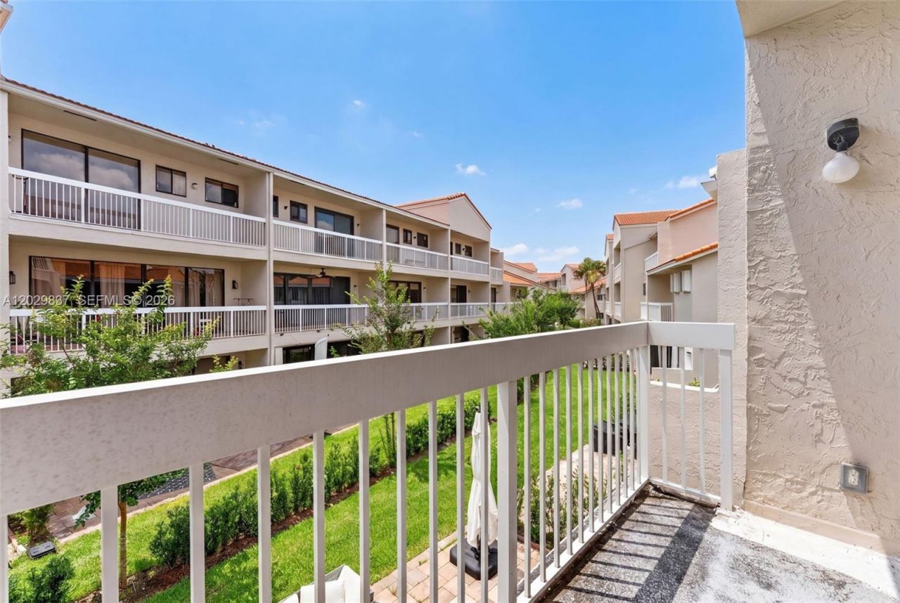 21388 Marina Cove Cir, Unit 16-G, Aventura, FL 33180 Photo