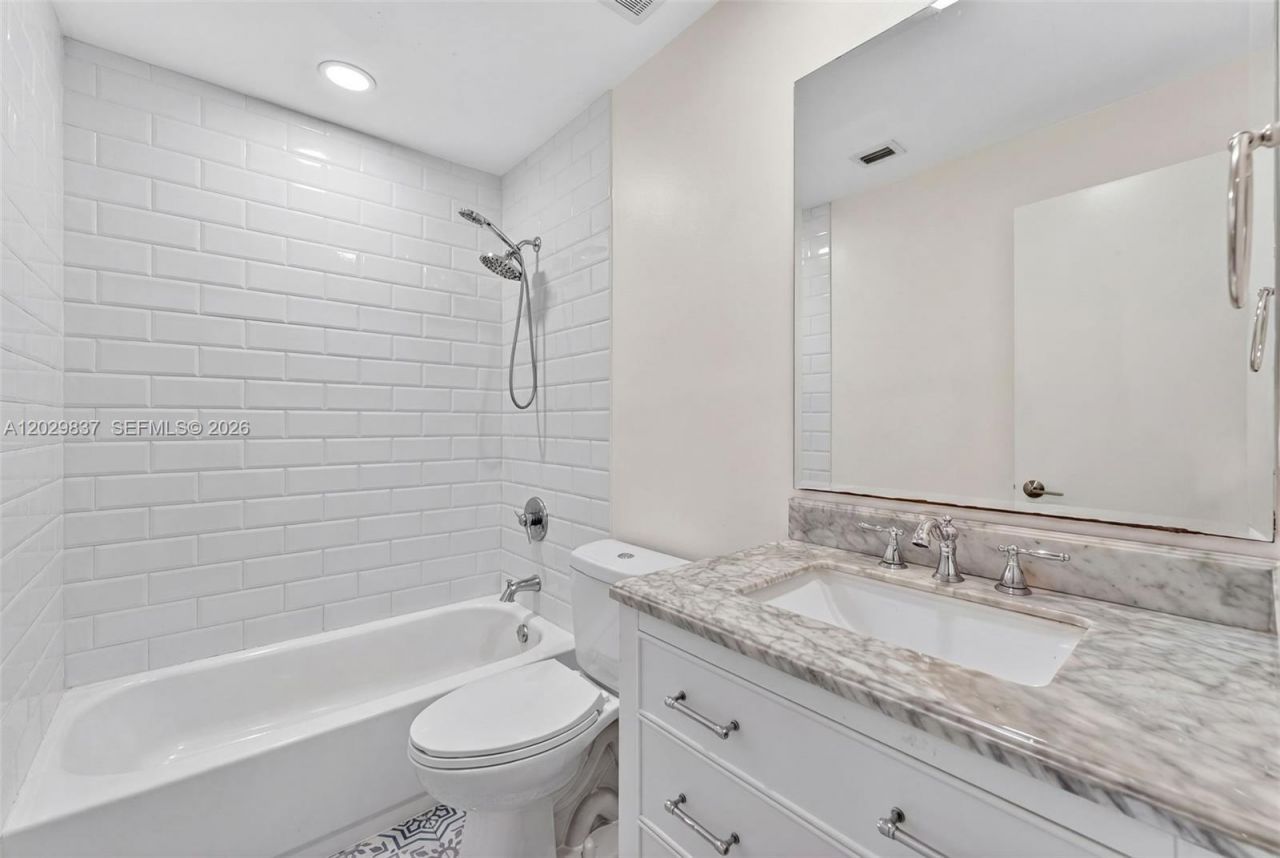 21388 Marina Cove Cir, Unit 16-G, Aventura, FL 33180 Photo