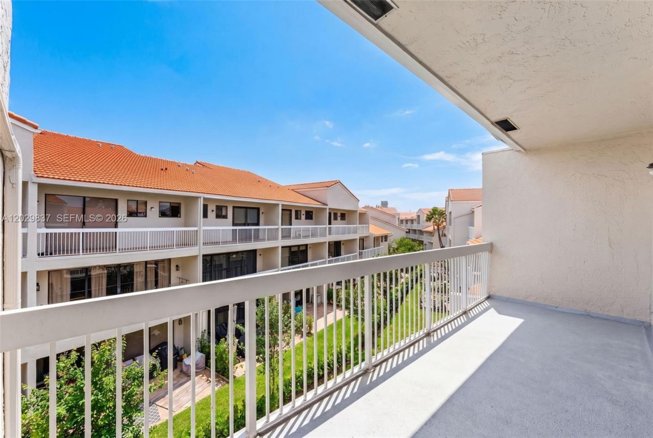 21388 Marina Cove Cir, Unit 16-G, Aventura, FL 33180 Photo
