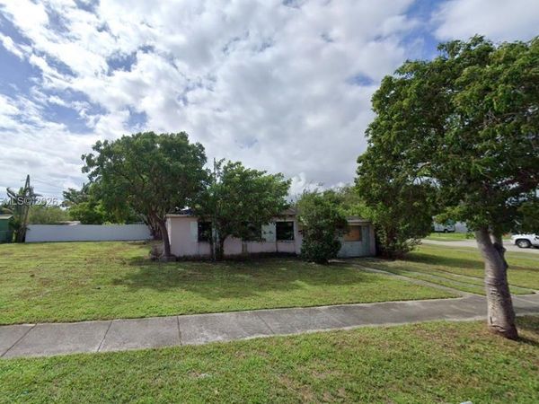 8355 NW 10th Ave , Miami, FL 33150