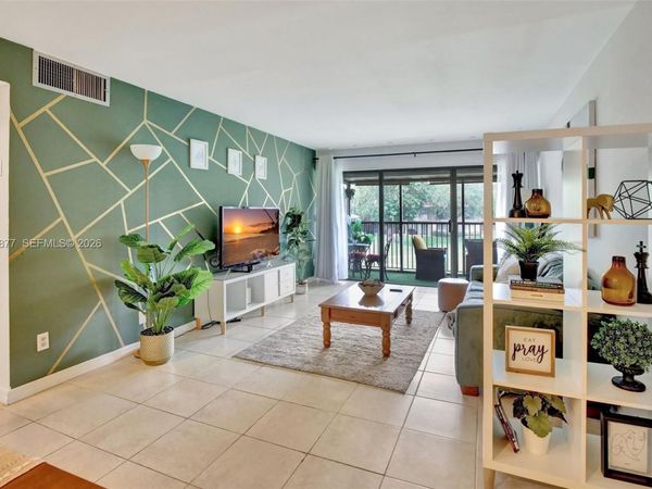 5821 Washington St , Unit 30, Hollywood, FL 33023