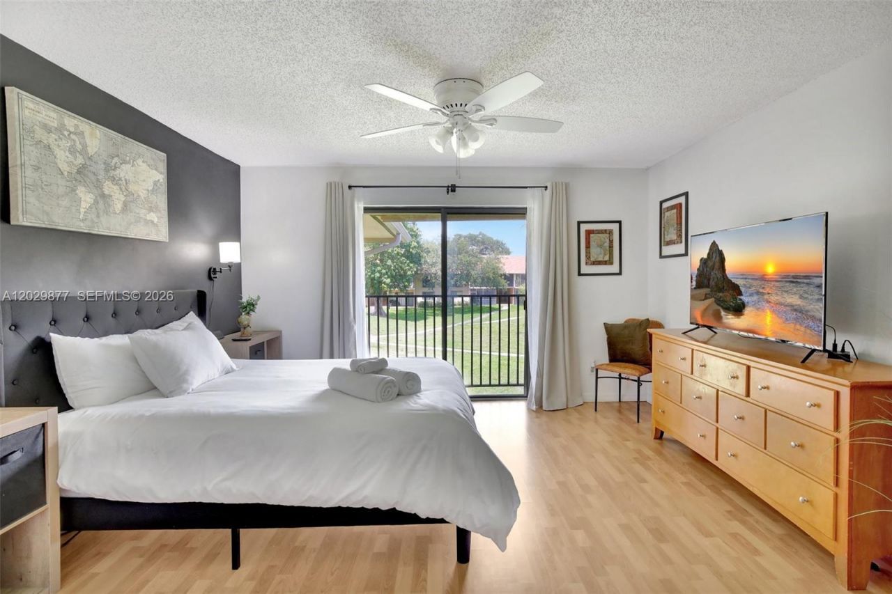 5821 Washington St , Unit 30, Hollywood, FL 33023 Photo