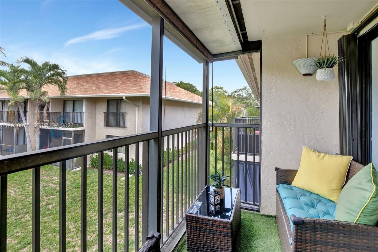 5821 Washington St , Unit 30, Hollywood, FL 33023 Photo