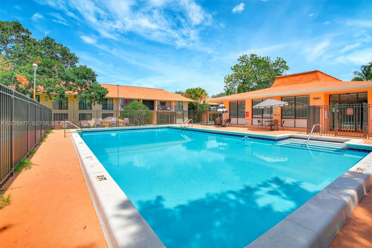 5821 Washington St , Unit 30, Hollywood, FL 33023 Photo