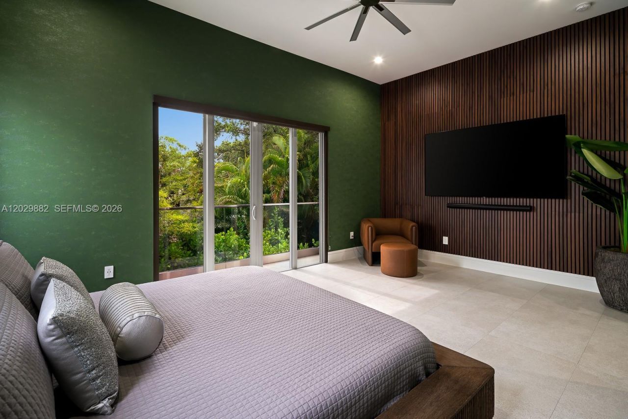 3073 Carter St , Miami, FL 33133 Photo