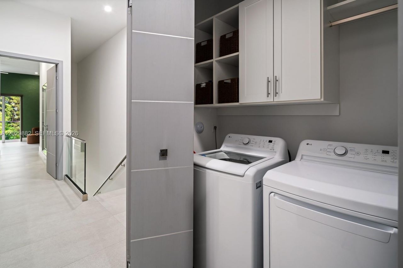 3073 Carter St , Miami, FL 33133 Photo