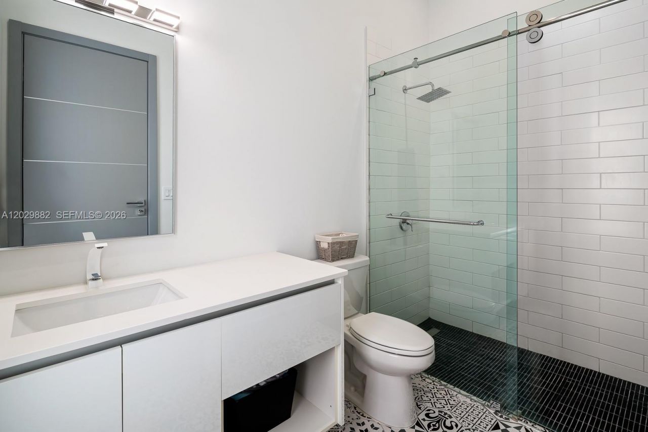 3073 Carter St , Miami, FL 33133 Photo