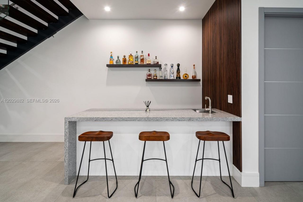 3073 Carter St , Miami, FL 33133 Photo