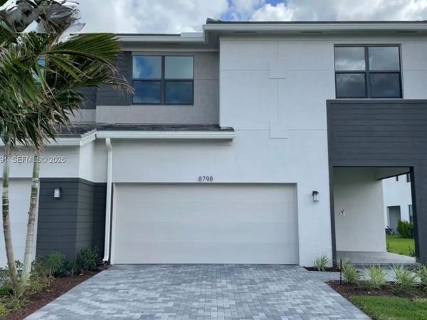 8798 Antarus Dr , Lake Worth, FL 33467
