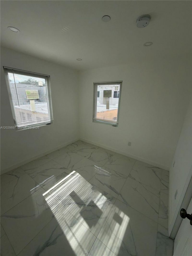 729 SW 3rd St , Unit 4, Miami, FL 33130 Photo