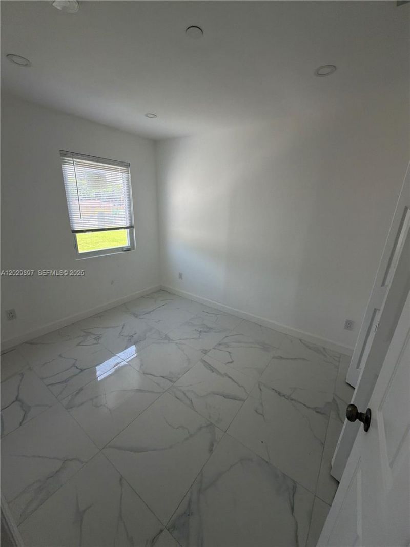 729 SW 3rd St , Unit 4, Miami, FL 33130 Photo