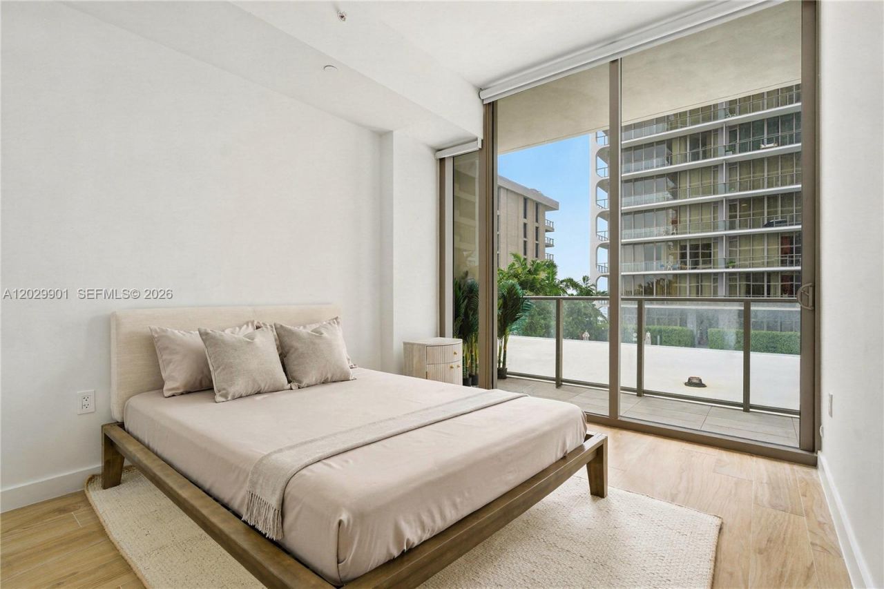 2678 Tigertail Ave , Unit 911, Miami, FL 33133 Photo