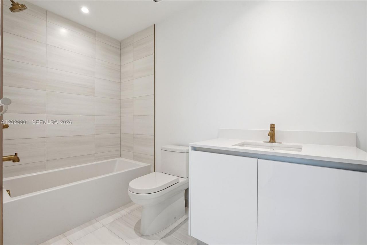 2678 Tigertail Ave , Unit 911, Miami, FL 33133 Photo