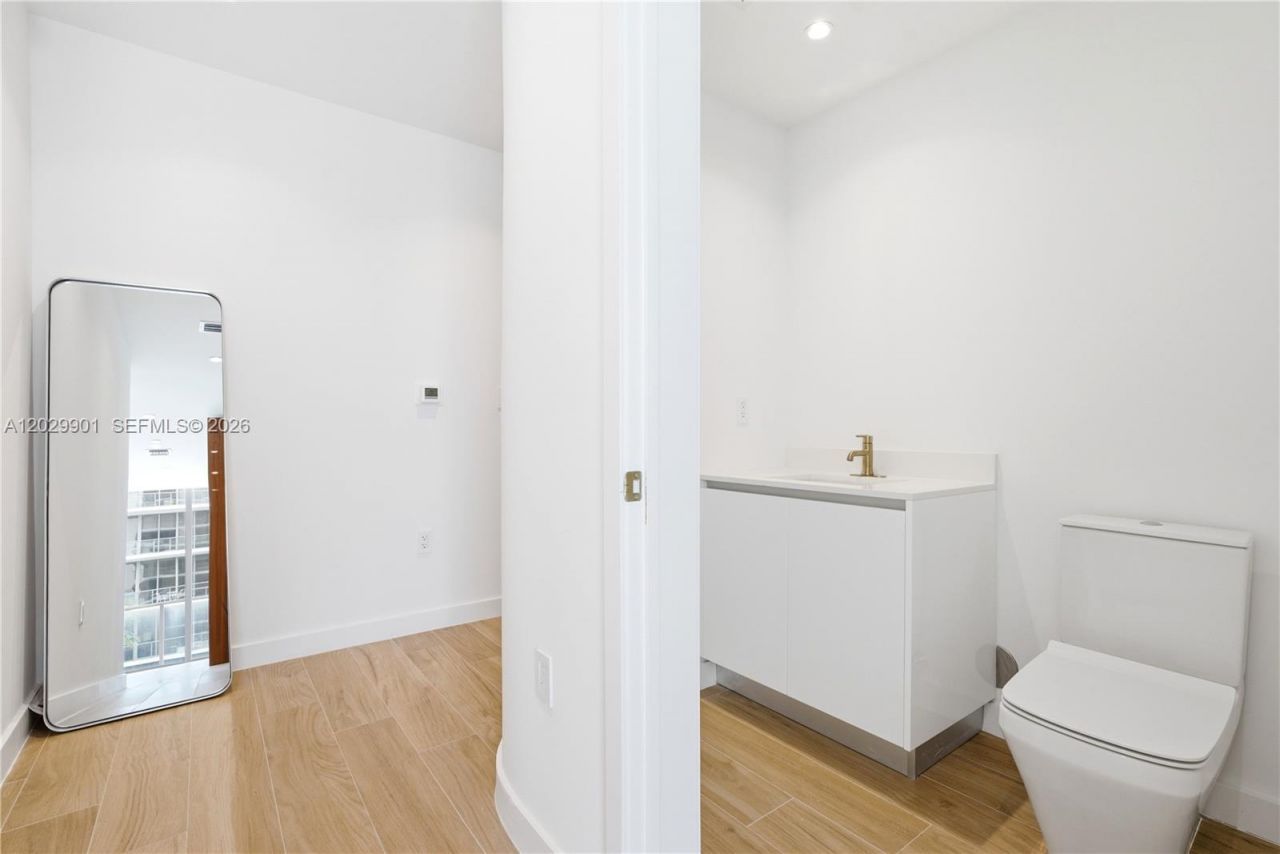 2678 Tigertail Ave , Unit 911, Miami, FL 33133 Photo
