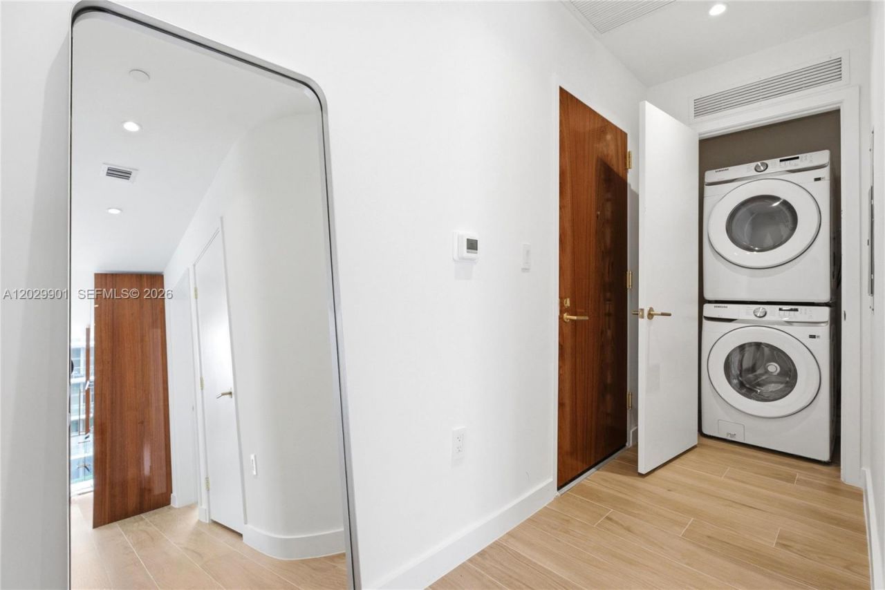 2678 Tigertail Ave , Unit 911, Miami, FL 33133 Photo
