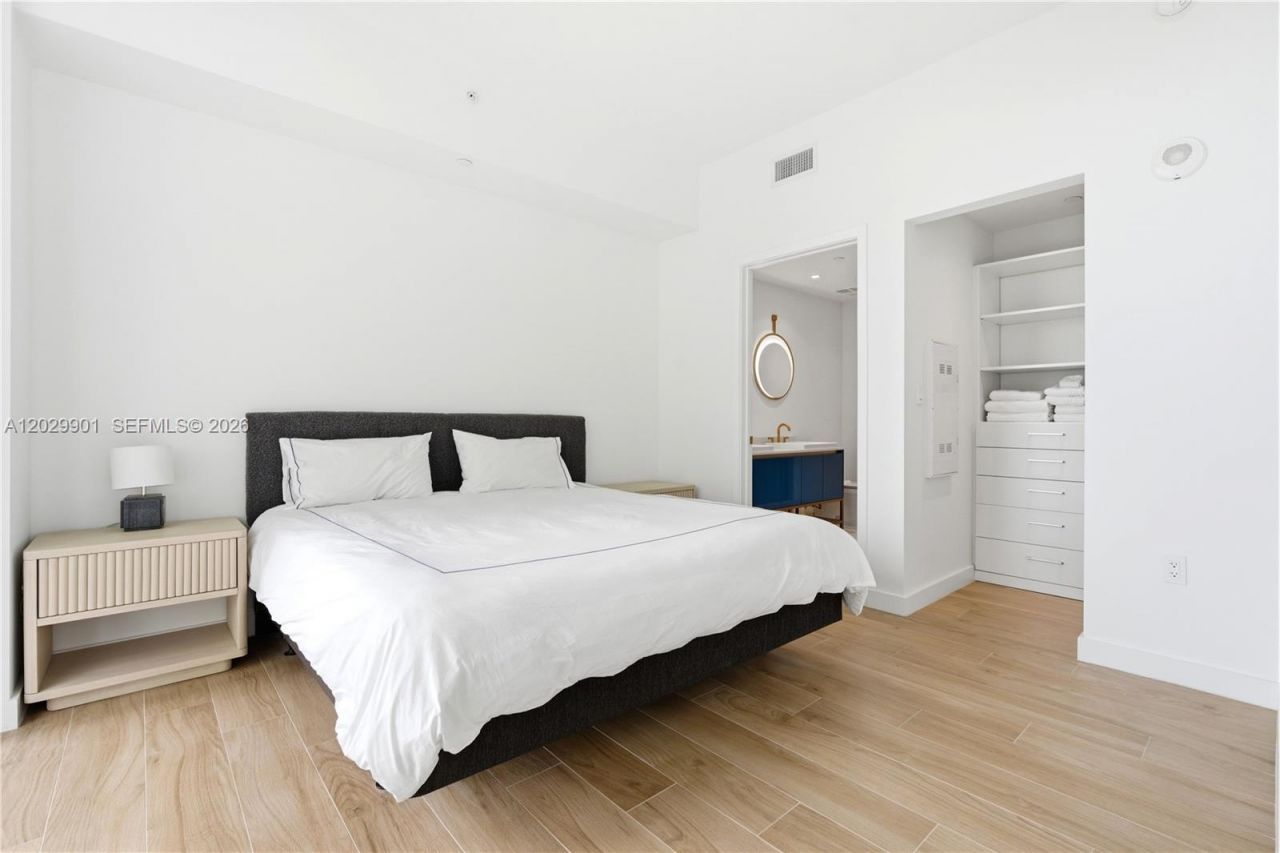 2678 Tigertail Ave , Unit 911, Miami, FL 33133 Photo