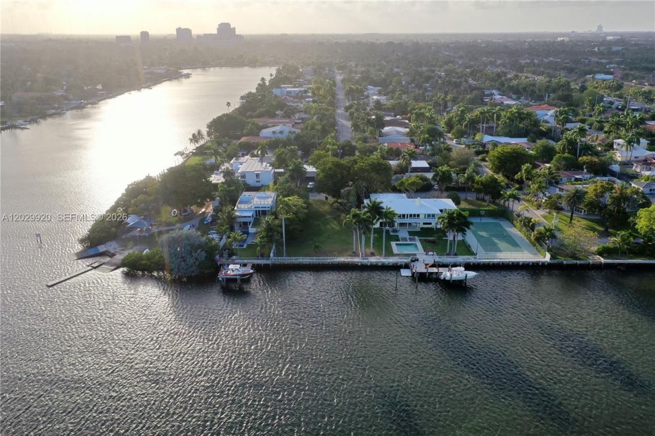 927 N Northlake Dr , Hollywood, FL 33019 Photo