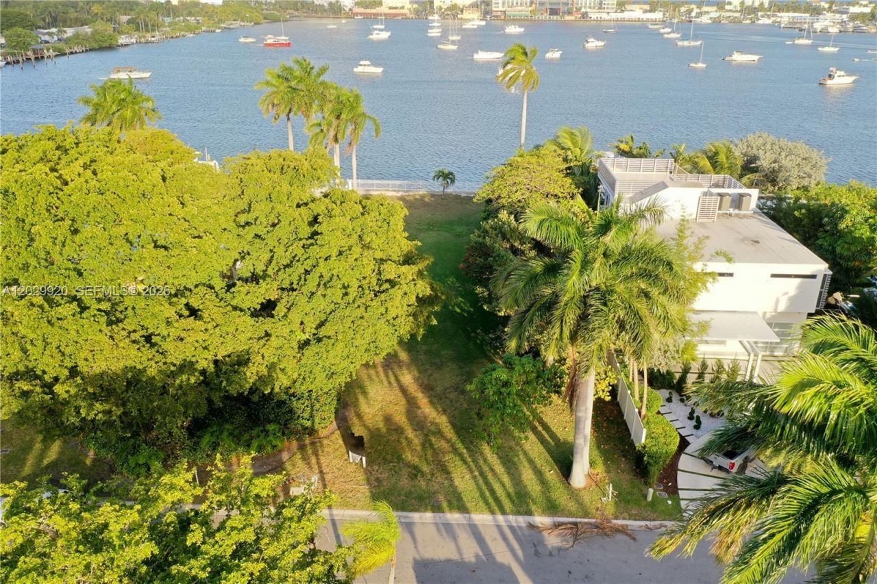 927 N Northlake Dr , Hollywood, FL 33019 Photo