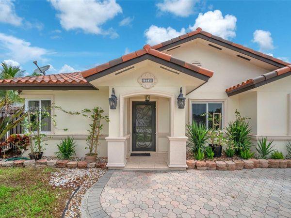 15715 SW 76th Ter, Miami, FL 33193