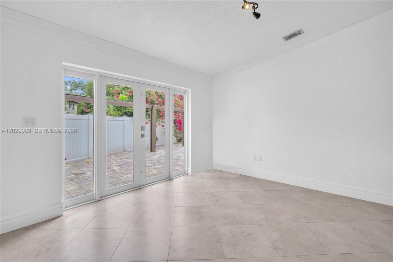 15715 SW 76th Ter, Miami, FL 33193 Photo