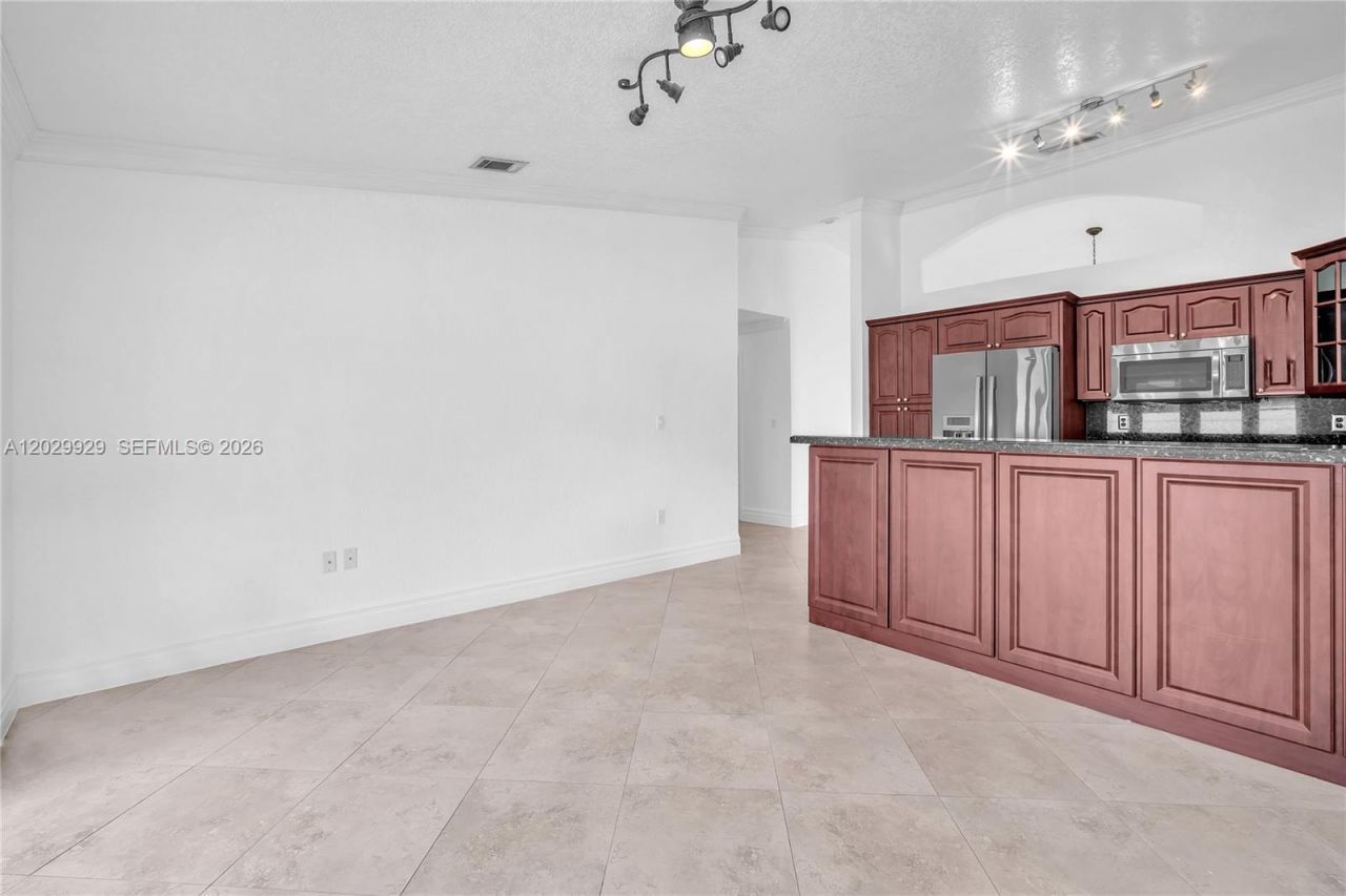 15715 SW 76th Ter, Miami, FL 33193 Photo