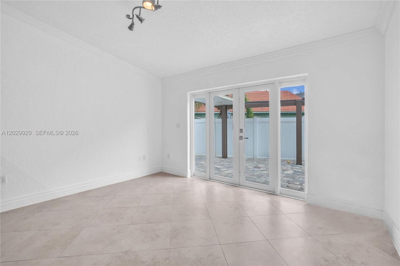 15715 SW 76th Ter, Miami, FL 33193 Photo