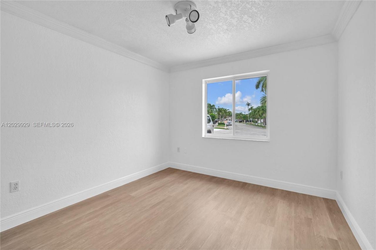 15715 SW 76th Ter, Miami, FL 33193 Photo