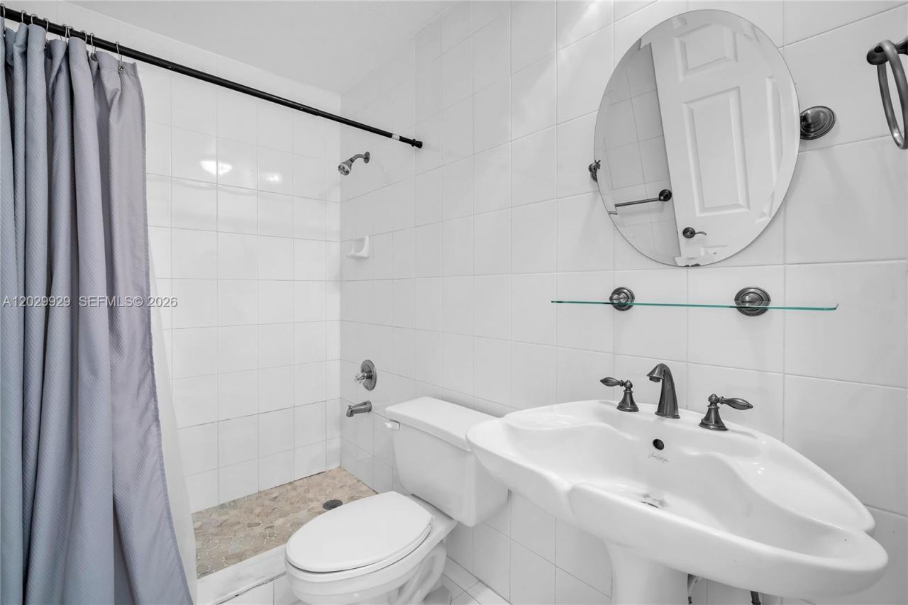15715 SW 76th Ter, Miami, FL 33193 Photo