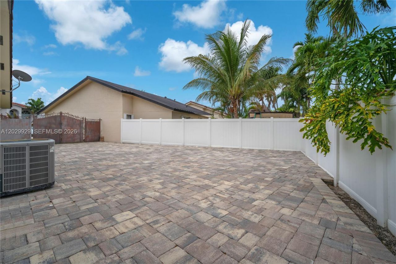 15715 SW 76th Ter, Miami, FL 33193 Photo