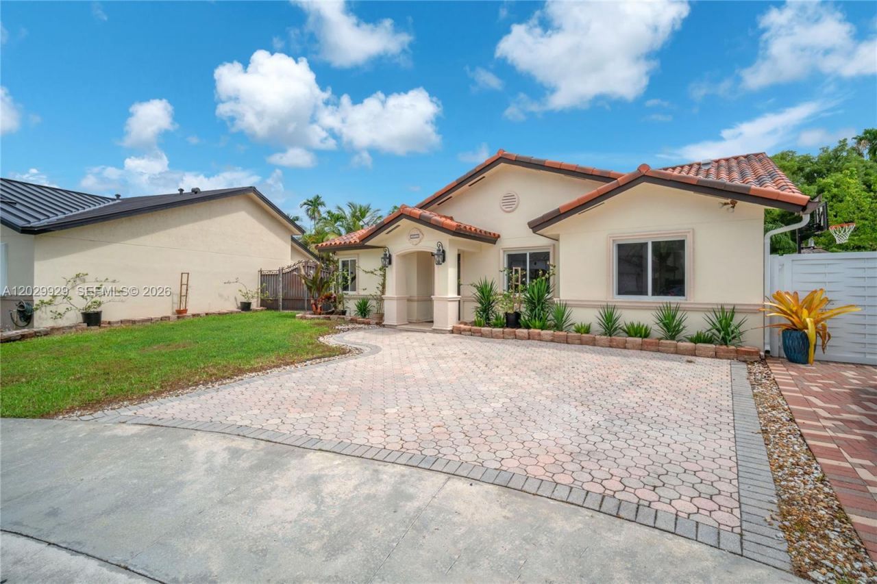 15715 SW 76th Ter, Miami, FL 33193 Photo