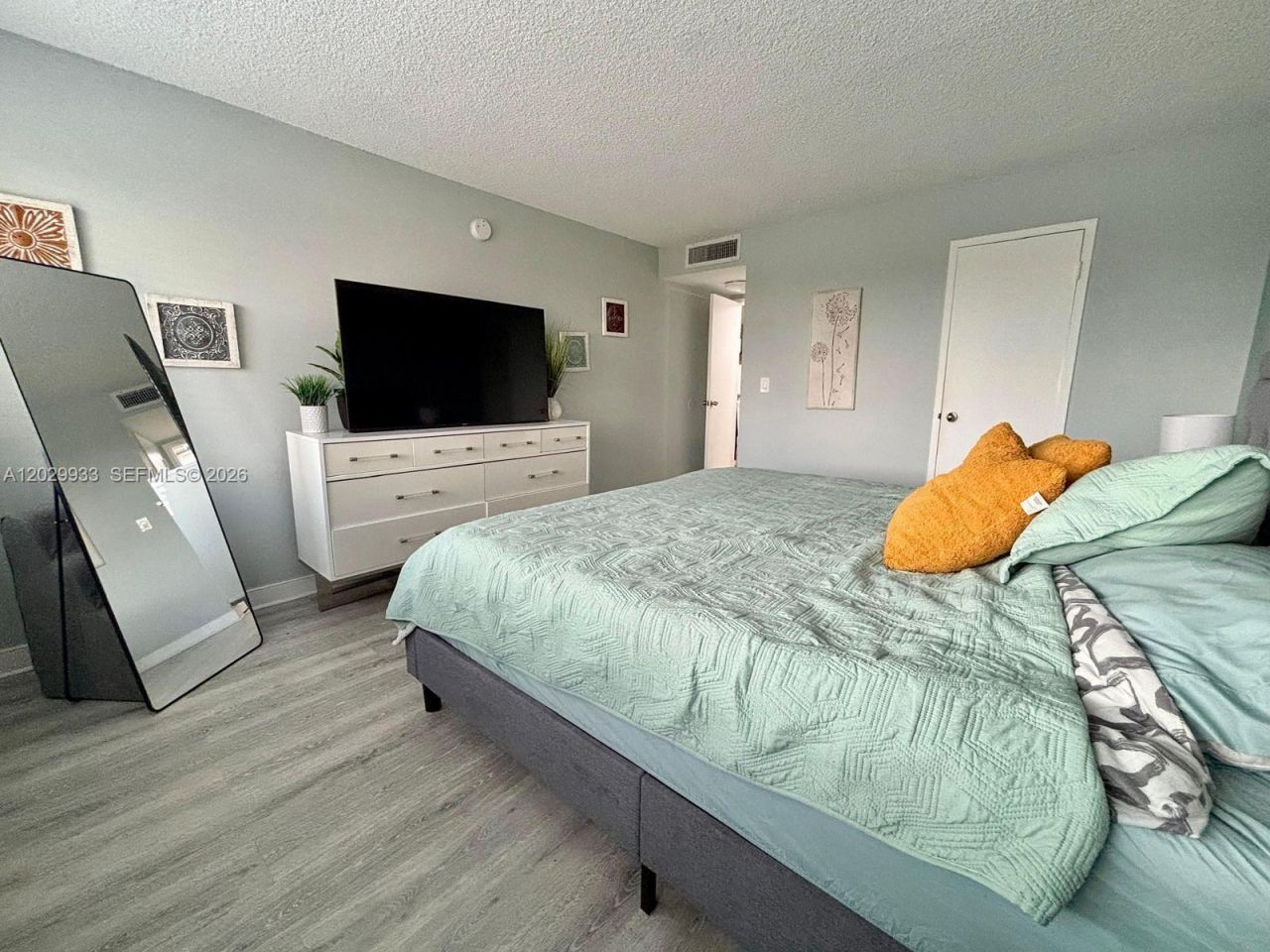 301 Golden Isles Dr , Unit 406, Hallandale Beach, FL 33009 Photo