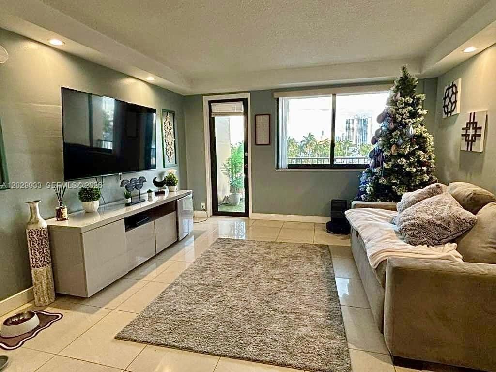 301 Golden Isles Dr , Unit 406, Hallandale Beach, FL 33009 Photo